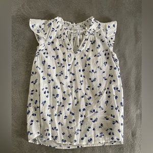Old Navy floral flutter sleeve blouse